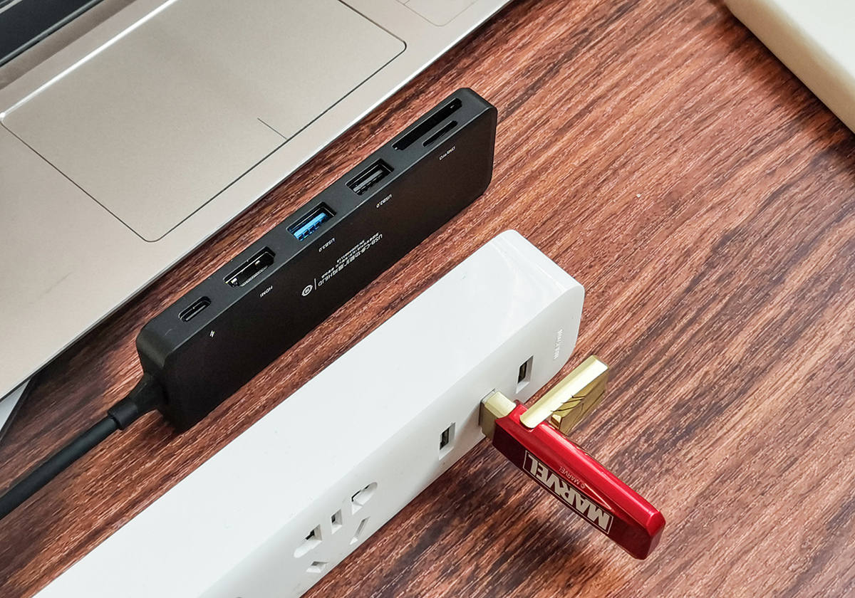 你用过USSD固态U盘吗，比普通U盘快五倍，外形神似钢铁侠