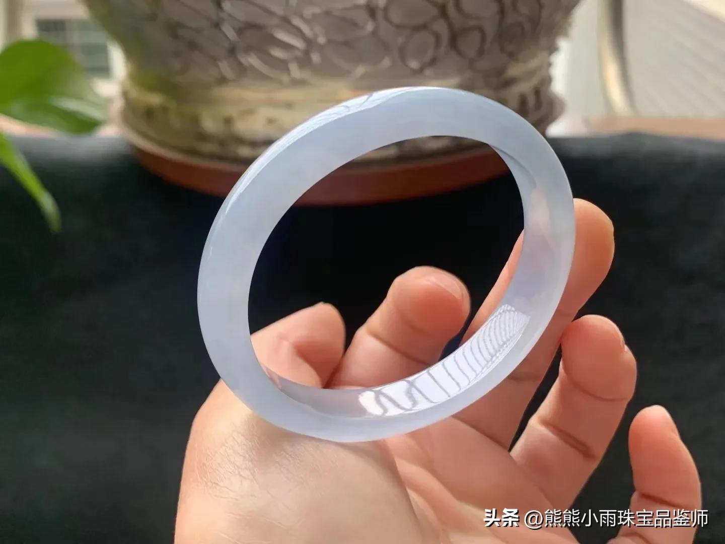 缅甸玉和云南翡翠有什么区别,为什么缅甸翡翠玉那么便宜