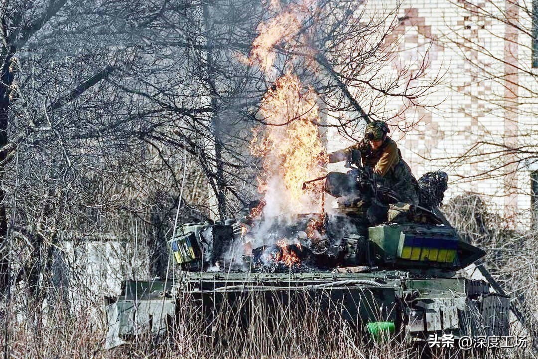 俄军打爆美军智能*弹炸**！巅峰决战！数百辆T-90坦克出动要击碎豹2