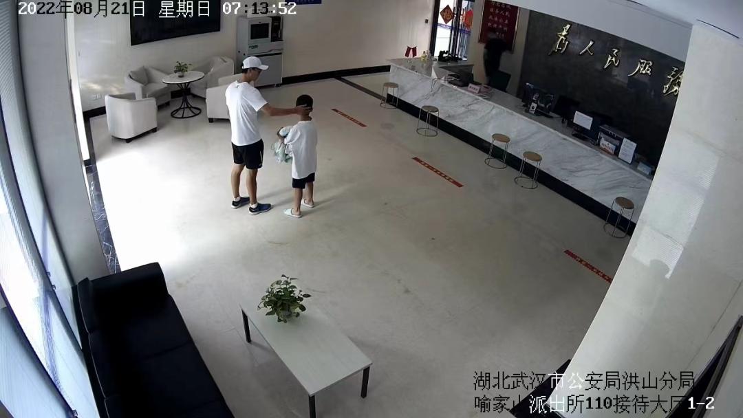 【我为群众办实事】湖北武汉：男孩深夜报警去派出所睡觉要多少钱?
