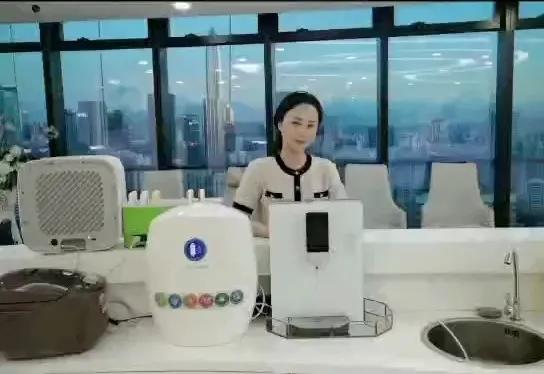 专研修护保湿水,专研精华液