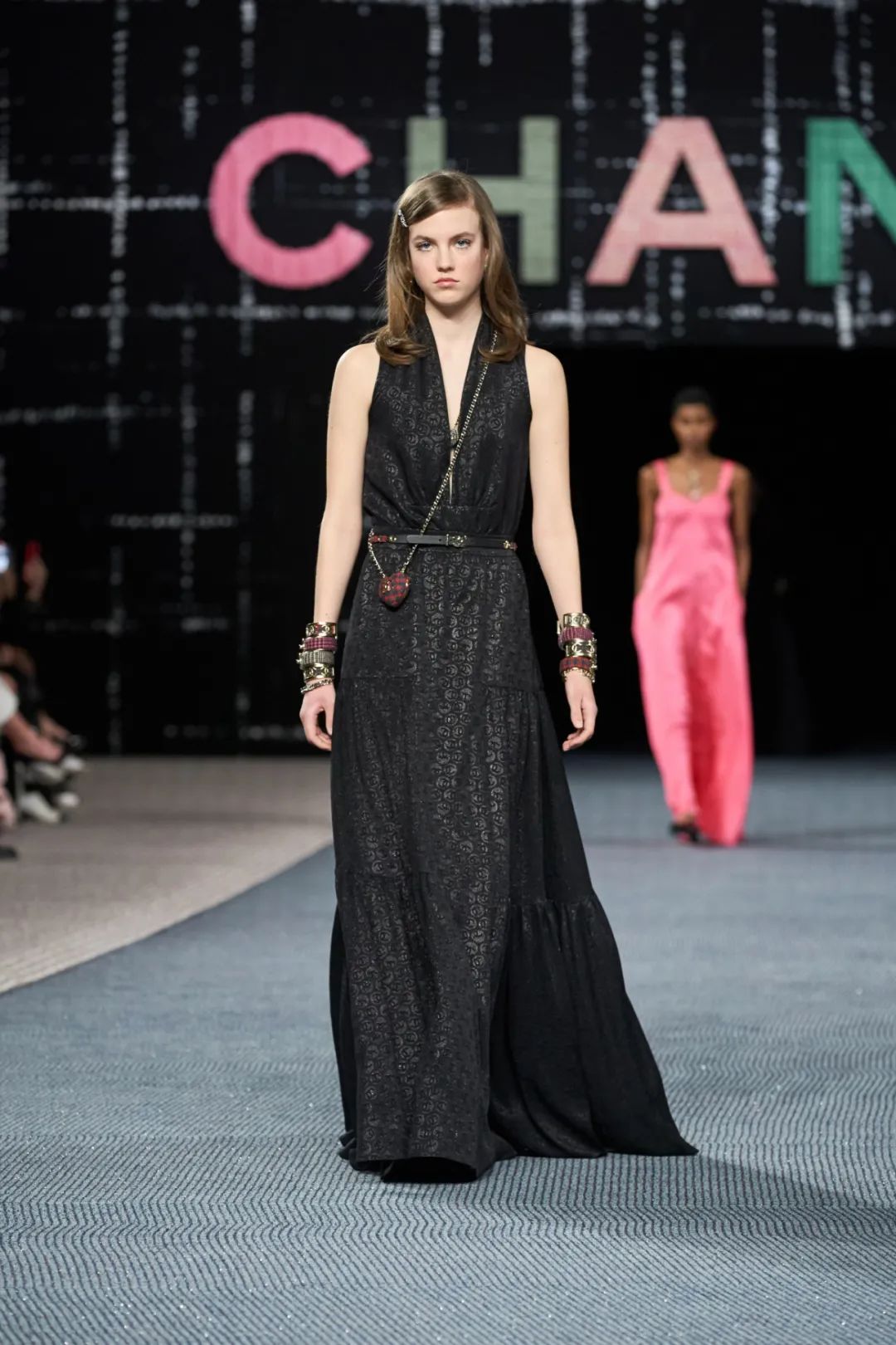 香奈儿2021春夏时装秀面料,香奈儿2022秋冬时装秀舞台分析