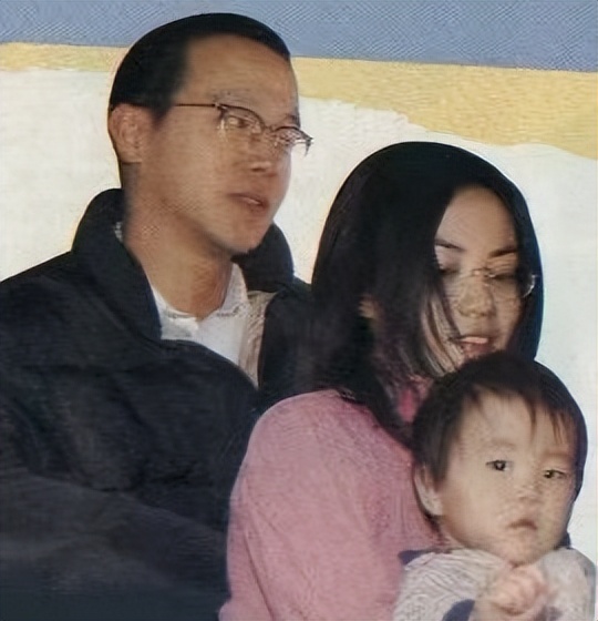 王菲和谢霆锋张柏芝的情史,李亚鹏与王菲现在的情史