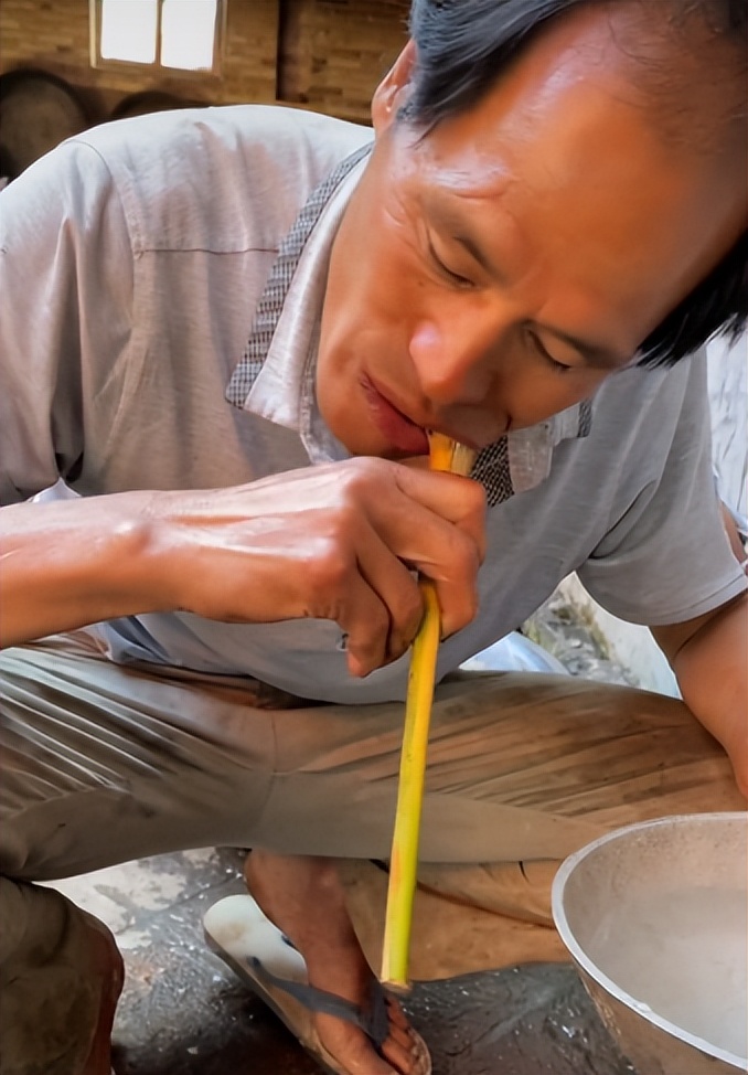 老杨啊：“黑暗料理”狗看了都摇头，却成为全网女人最想嫁的男人