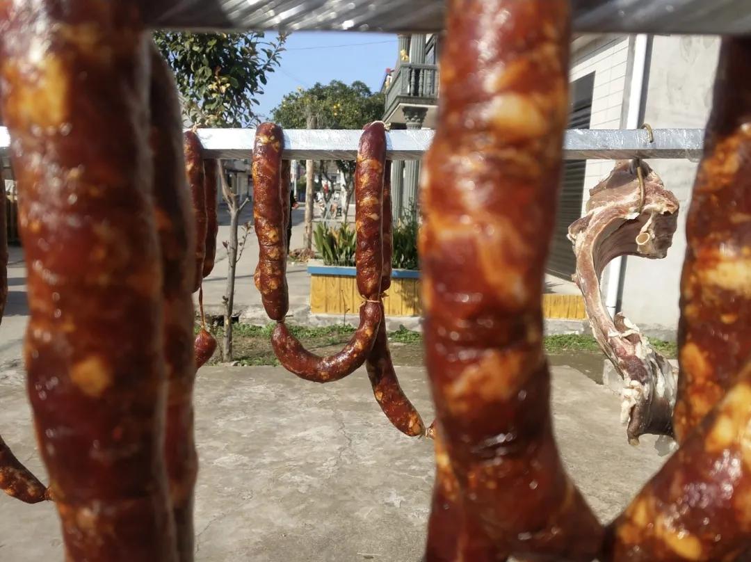 灌香肠怎么晾晒注意什么,灌香肠要晒到什么程度才是干了