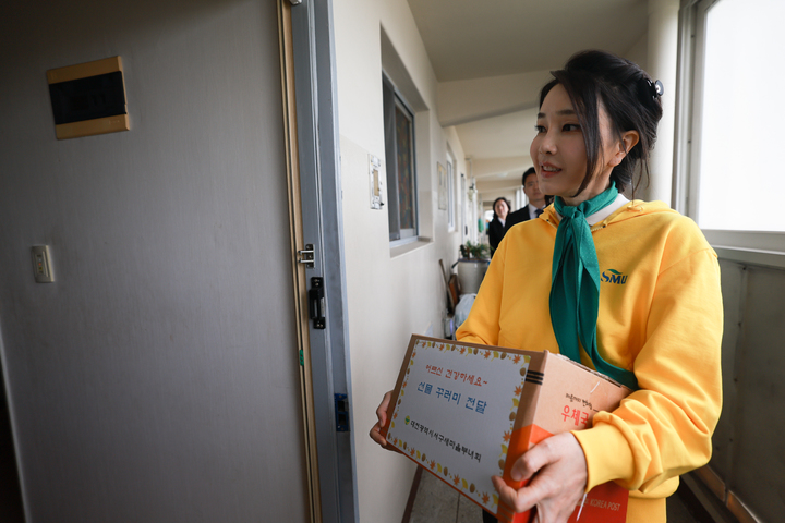 韩第一夫人,韩第一夫人访美韩服造型