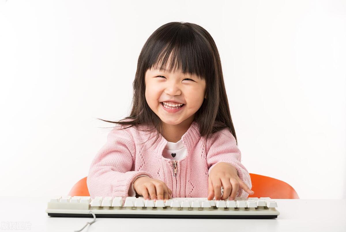 幽默笑话下蛋母鸡,动物恋爱幽默笑话大全