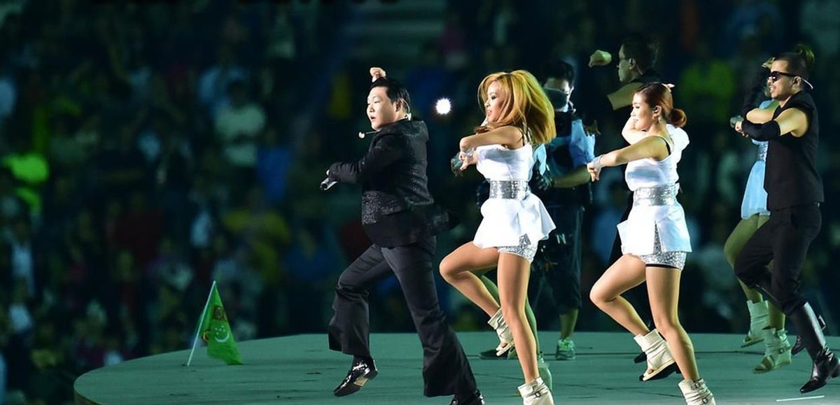 富不外露鸟叔：创造历史记录的骑马舞，却差点把他好友逼上西天？