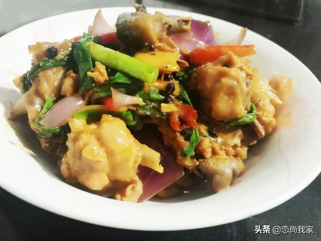这个泡椒洋葱红烧鸡过年家里聚餐可以有，鸡肉去腥焯水就错了