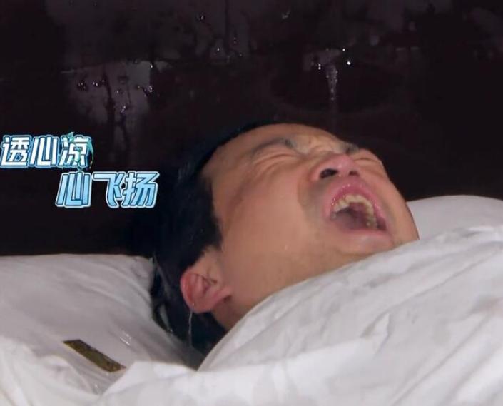 当街小便、踢路人、脚踩高铁桌子，这些明星的素质，一个比一个低