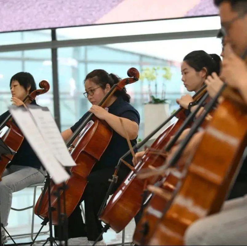 候机时光新体验！广州交响乐团“非凡大提琴”快闪白云机场T2