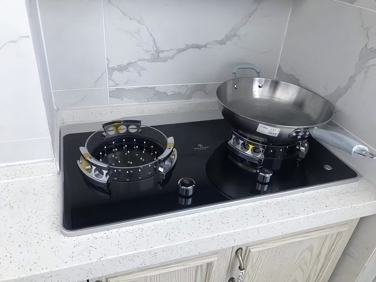 用电生火的电火灶，是噱头还是神器，以后会取代燃气灶吗？