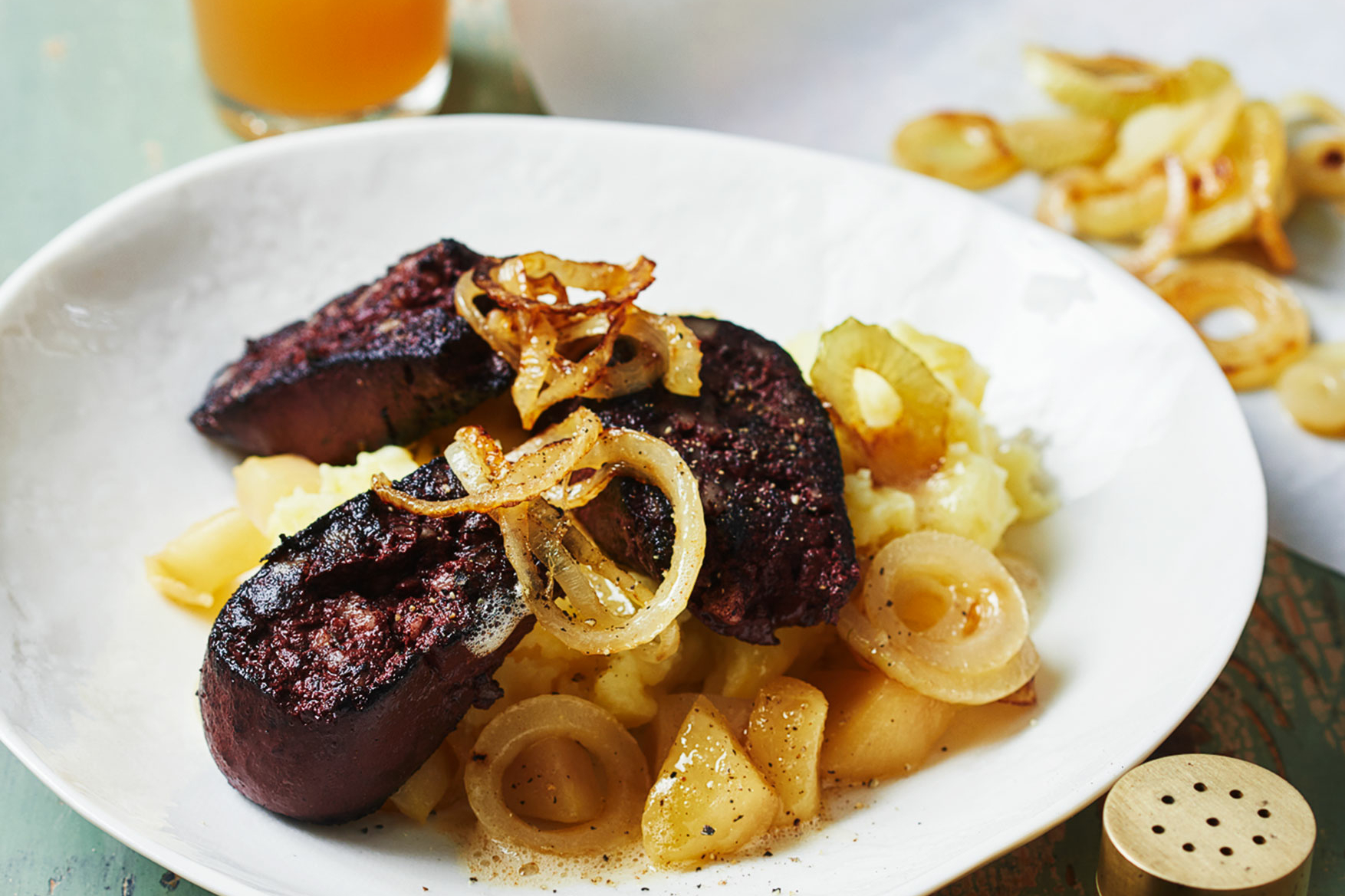 德国酸菜和中国酸菜有什么不同,德国香肠火腿和酸菜