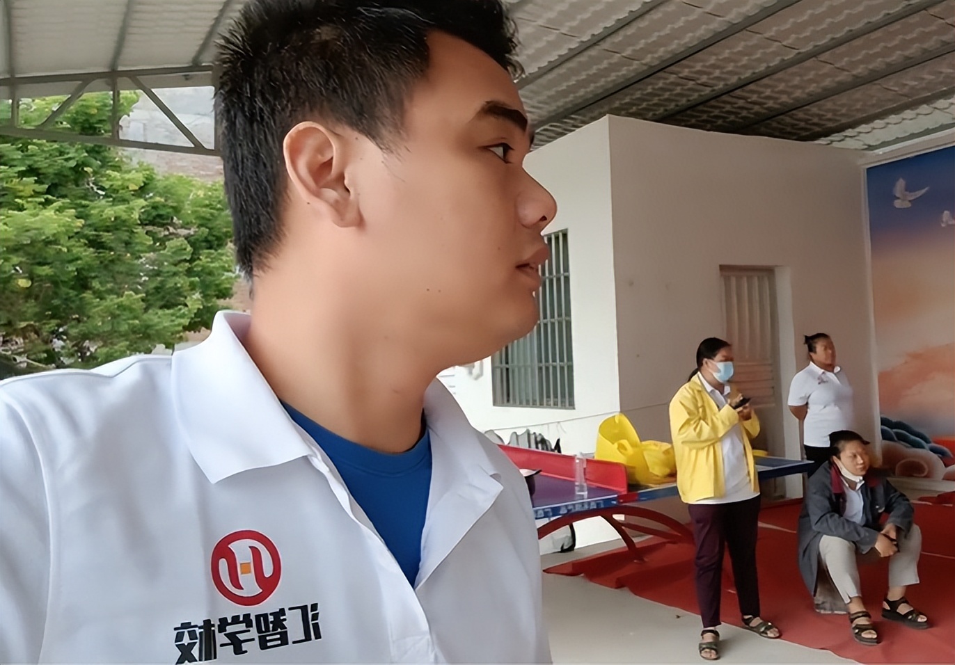 越南媳妇远嫁广西农村，丈夫没房没车没钱，丈母娘借钱还给买房