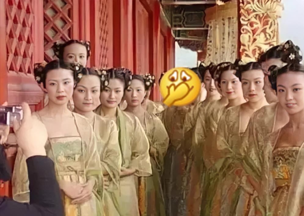 横店群演的悲惨事件,20万横店群演现状美女成群