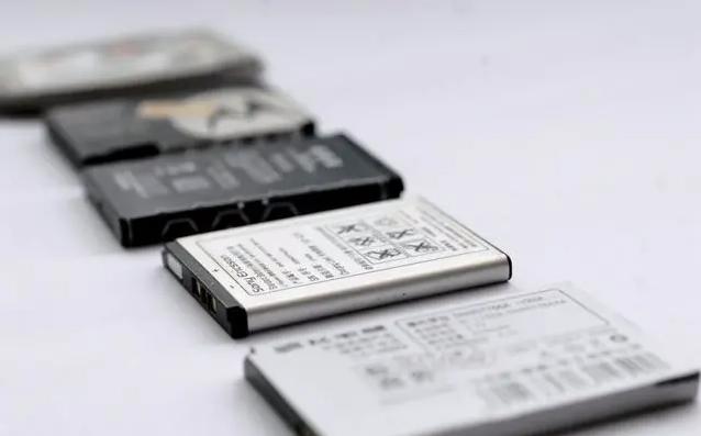 现在买手机为什么不送充电宝了,为什么买手机不送无线充电器