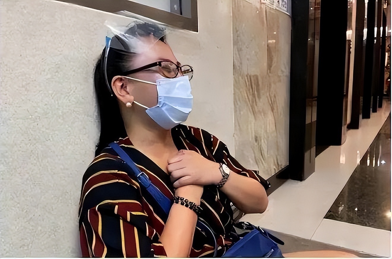 23岁空姐和11名男子跨年聚会后，被发现死于酒店浴缸，死因为何？