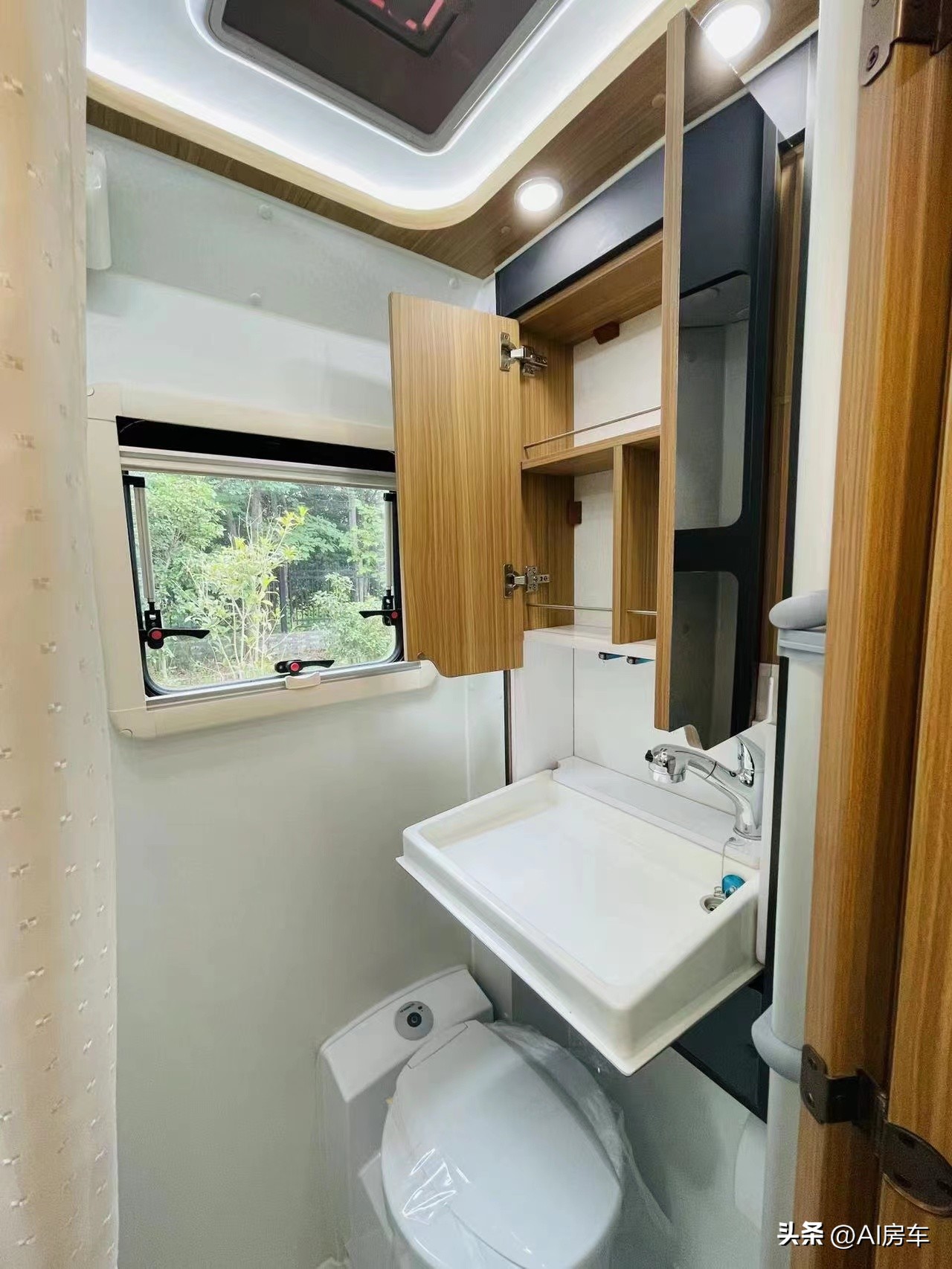 800w太阳能能充48v电池吗,续航500公里的太阳能房车