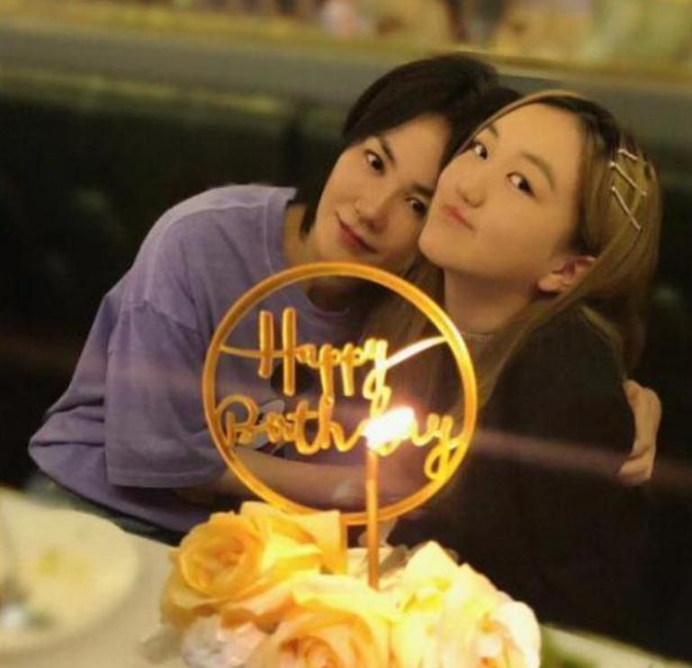 异装癖、假名媛、绝望的文盲…这些星二代究竟在“高贵”什么？