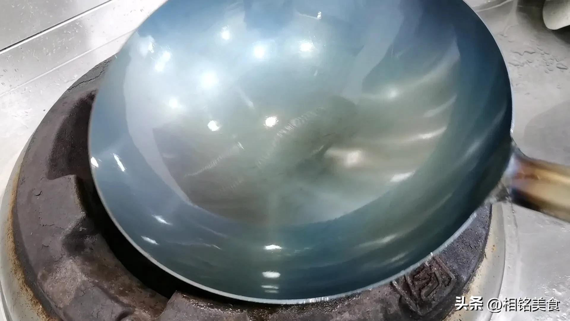 新铁锅怎样开锅小妙招视频,不粘锅的铁锅最佳开锅方法
