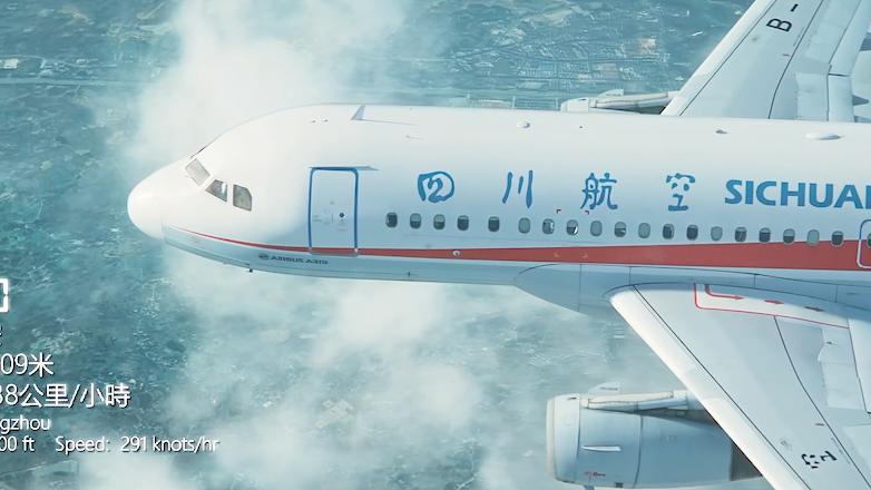 飞机挡风破裂数百人被困万米高空,玻璃破裂飞机迫降视频