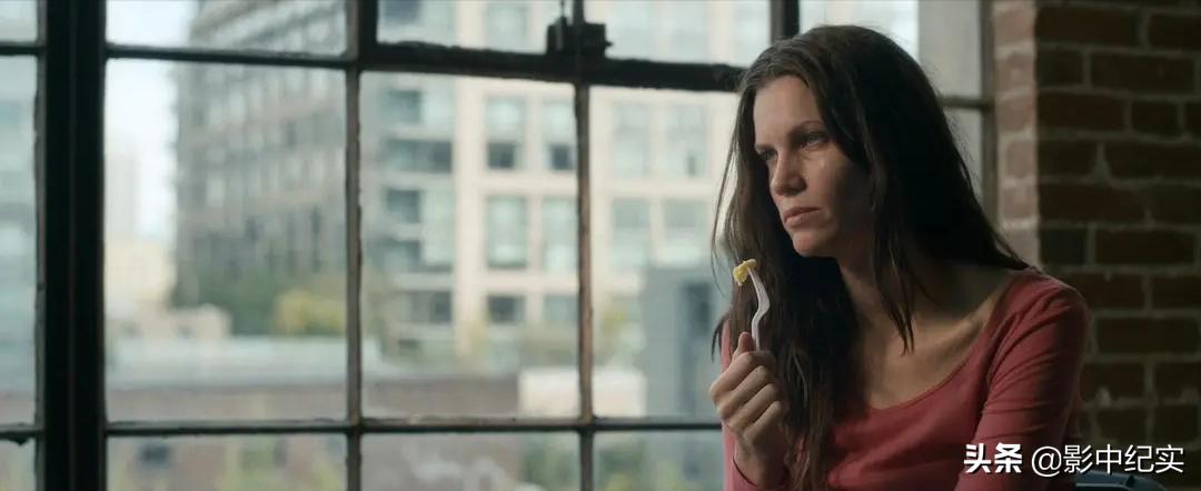 她被下药囚禁到地下室，当众多人*奴性**，报警后英国警方：你穿多少