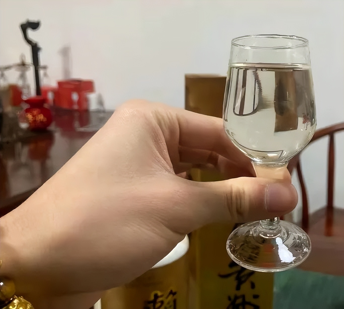 赖茅97香港回归纪念酒多少钱回收,1997赖茅1000ml现在多少钱