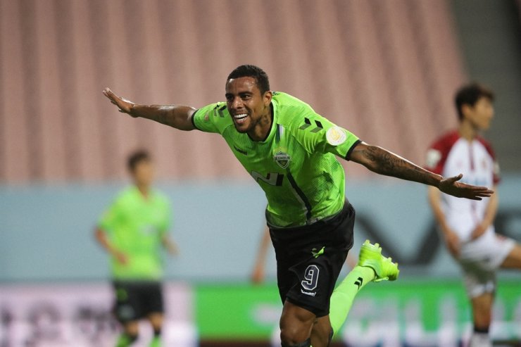 长春亚泰队备战中超联赛首个主场,中超劲旅长春亚泰队