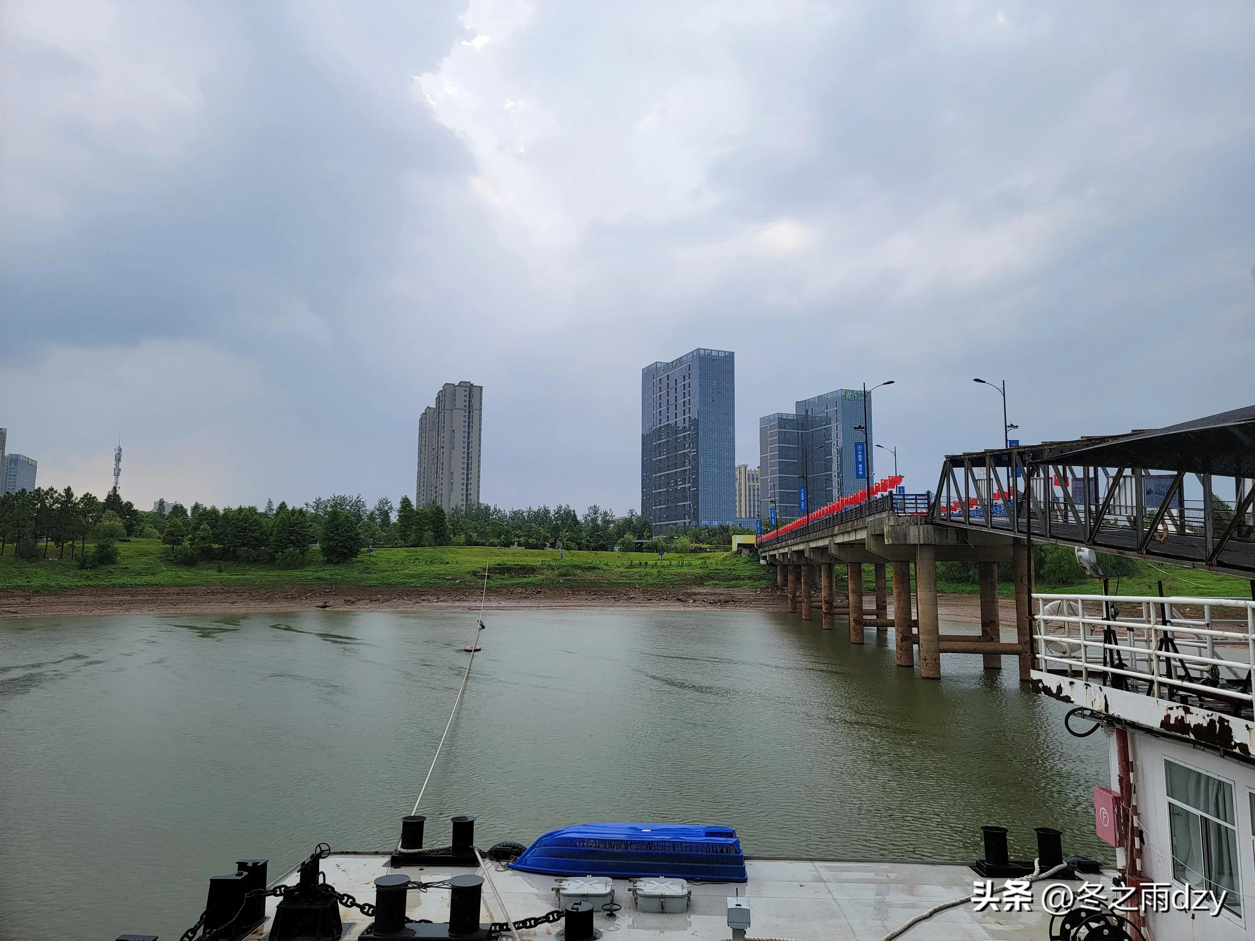 南昌舰主题园凤凰洲湿地公园,凤凰洲建军广场