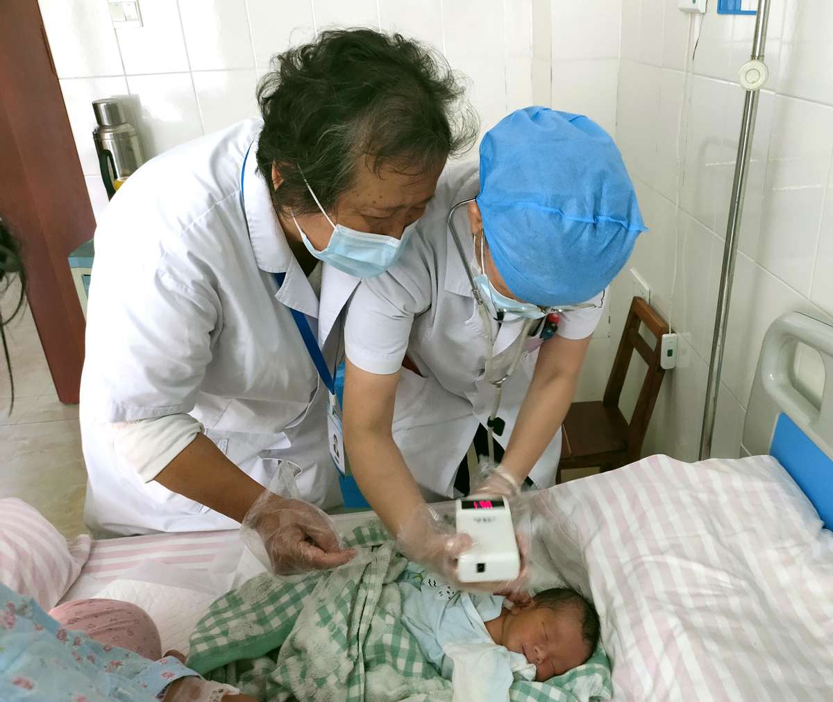 银龄支医为田林妇儿健康保驾护航