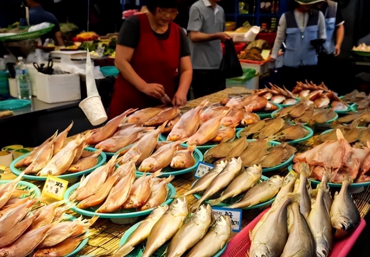 尸体药水泡海鲜，“色素”鸡蛋再现，315未曝光的菜场内幕太吓人