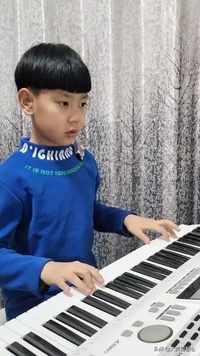 鏄嗛兘浠戝尯鏂版椂浠ｅソ灏戝勾,蹇潵鐪嬬湅鏄皝瀹剁殑濞冨▋