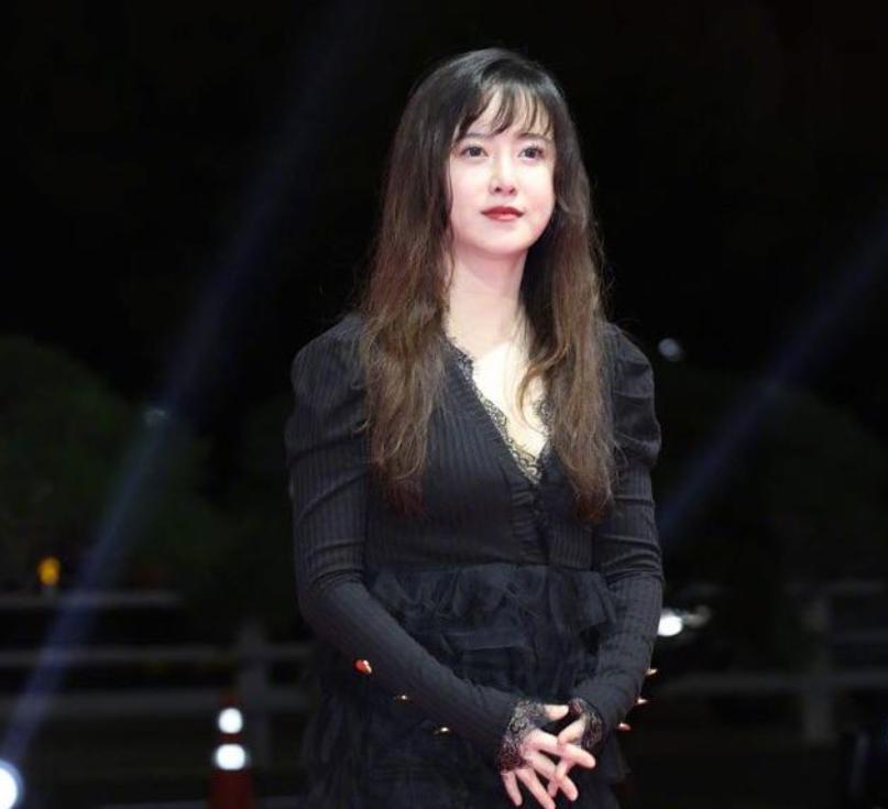 韩国最重要的电影节红毯,韩国釜山电影节颁奖梁朝伟座位