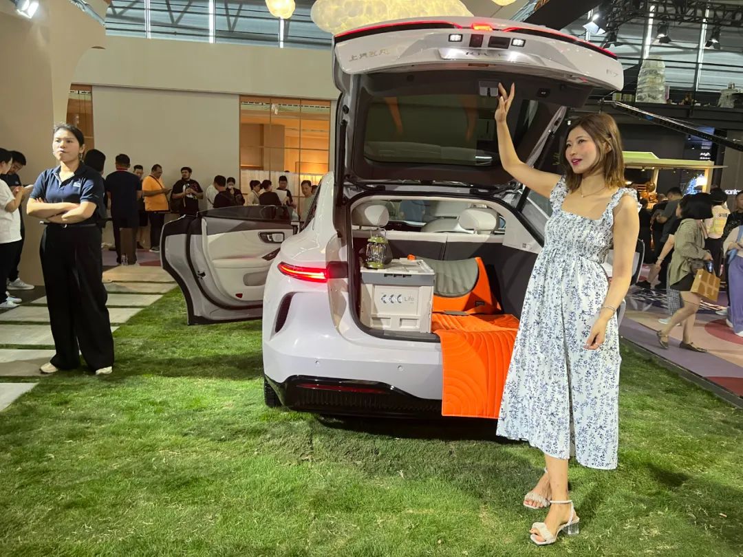 飞凡f7超纤绒顶棚,飞凡f7高科技内饰