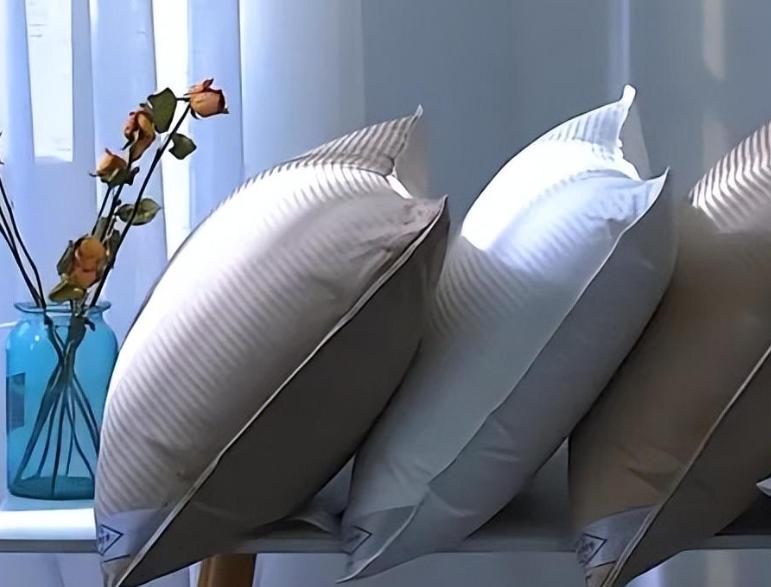 睡眠好不好枕头很重要,睡眠质量差枕头放什么