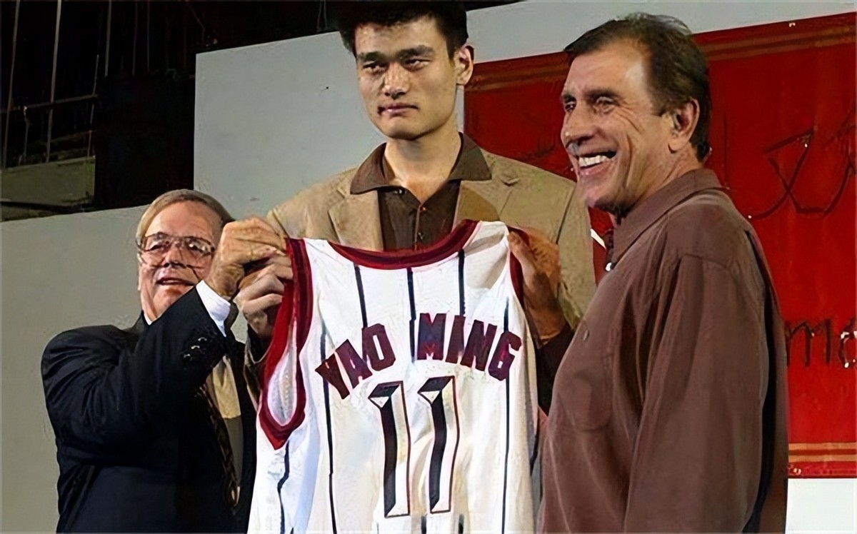 姚明和妻子的爱情故事,姚明和妻子叶莉图文