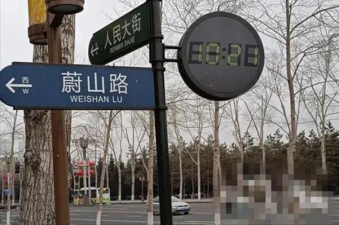 多地高速公路路牌由中英文改,高速公路规范化中英文标牌大更新