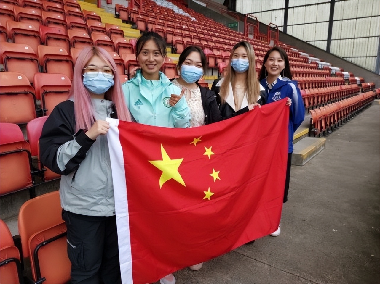 过门将+世界级停球!中国足球迎紫微星,被国家队开除却征服英伦