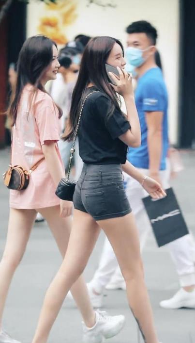 想不到吧!这就是大凉山网红主播下山背着的木头,居然是空心的