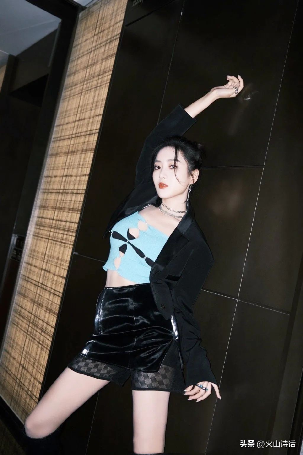 王梓薇：95后小花中的一颗新星，写真很甜很甜啊，太爱了！