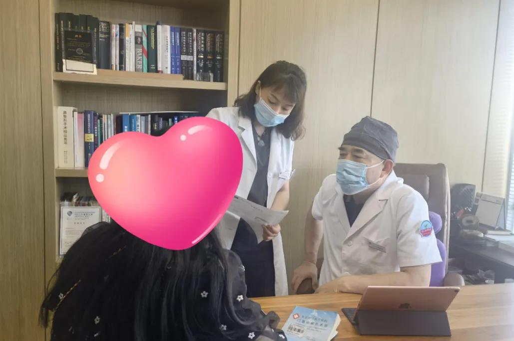 鼻基底少女针填充恢复过程,女25岁隆鼻术后七天全过程分享