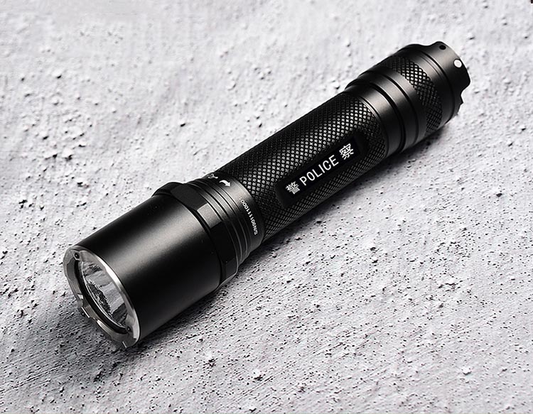 警用手电普通人可以用吗,夜间使用的警用手电筒