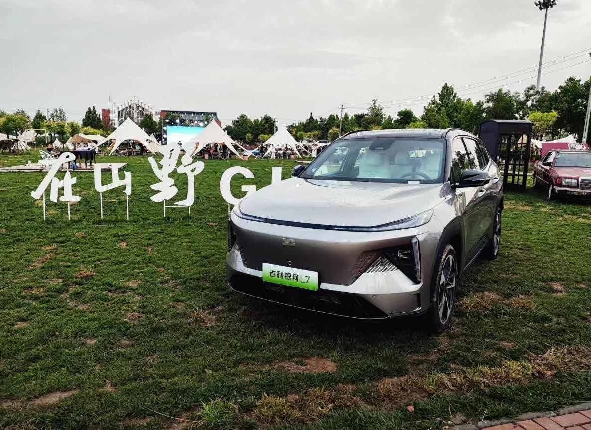 吉利银河l7静态体验,吉利银河l7雨天第一视角