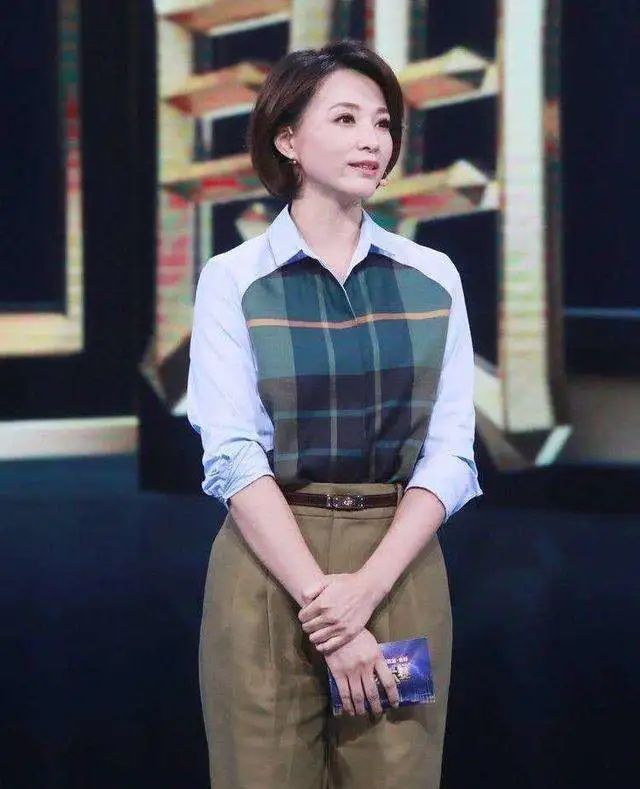 春晚主持人董卿周涛朱迅李思思,春晚主持人董卿朱迅周涛