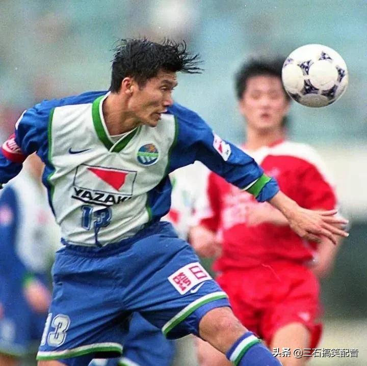 中国足坛十大传奇右边锋,足坛历史左右脚最佳阵容