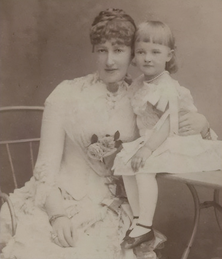 茜茜公主害死女儿,茜茜公主被母亲陷害