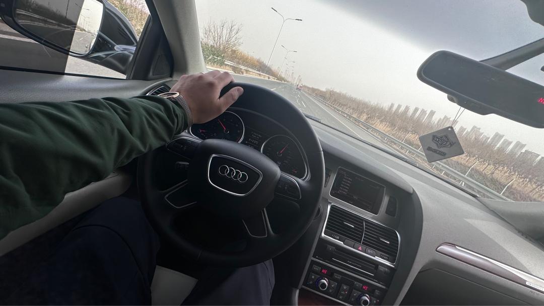 老款奥迪q74.2报废,奥迪q7新能源报废车