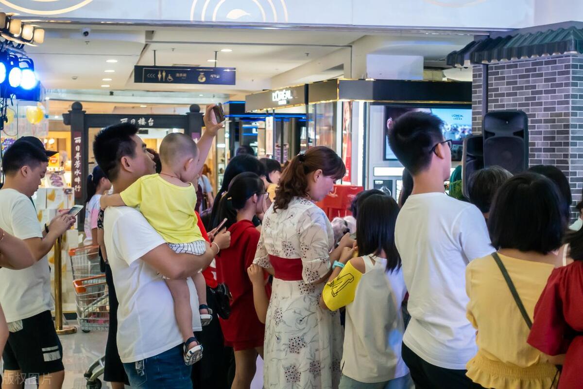 笑果事件爆料人被网暴，境外陌生电话不停骚扰，好人也会寒了心