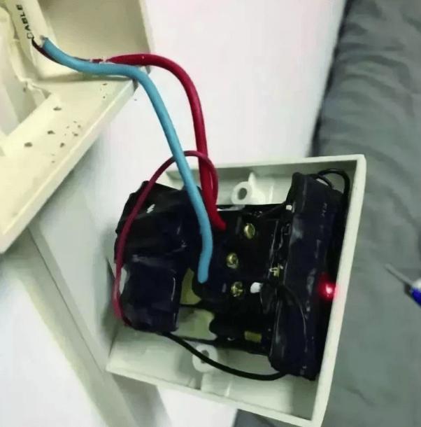 北京修窗户竟然发现天大的秘密！隐私全被曝光！