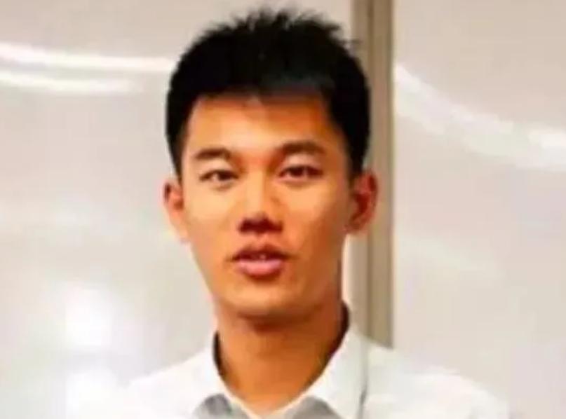 清华北大学生创业卖衣服,95后清华小伙休学卖衣服